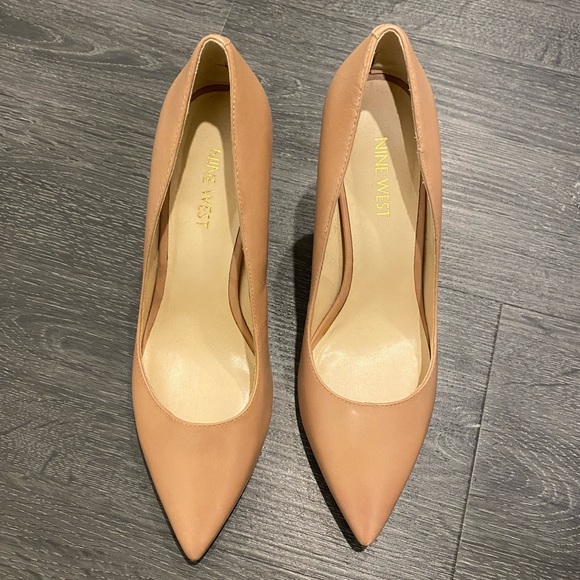 Nine West nude heels - size 6.5 - Picture 2 of 4